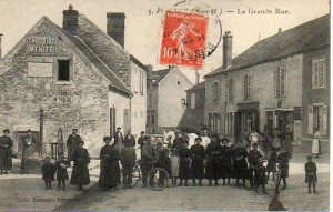 La grande rue - carte postée le 3 juin 1910