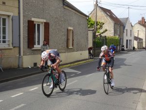 Arrivée de 2 coureurs de l'ACBB